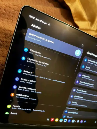 Tablet Samsung con teclado desmontable - miniatura 2