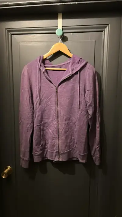 Polerón morado con capucha y cierre - miniatura 1