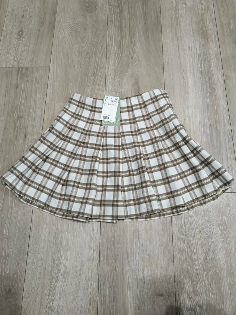 Falda corta a cuadros beige y marrón