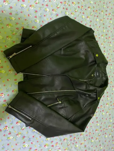 Chaqueta de cuero negra - miniatura 2