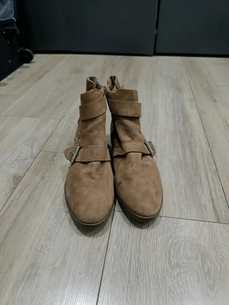Botines de gamuza marrón con hebillas - 2
