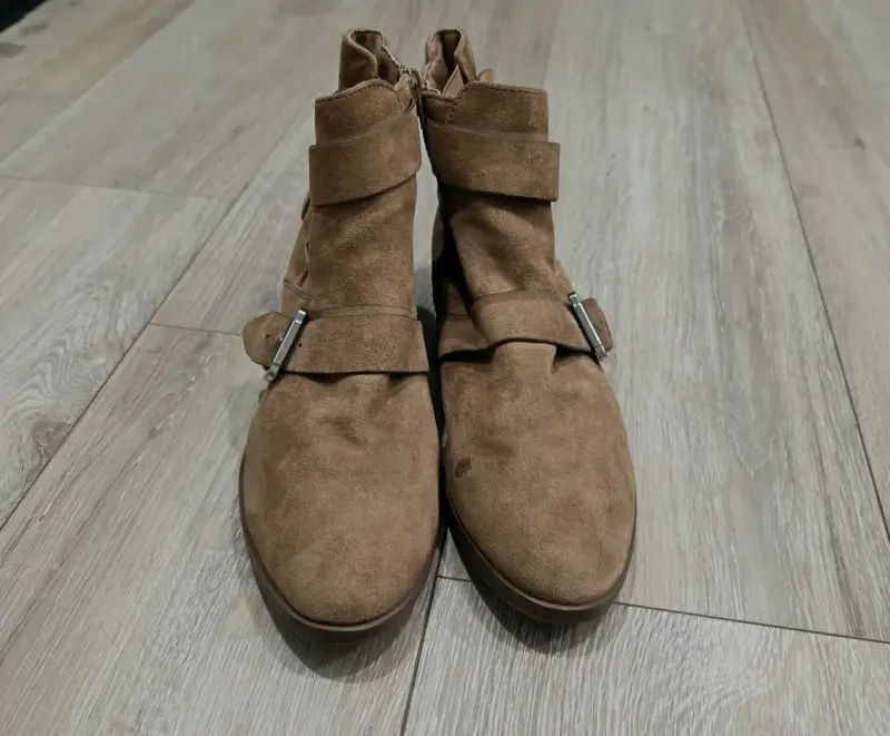 Botines de gamuza marrón con hebillas - 4