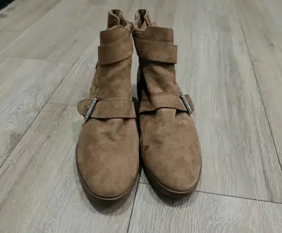 Botines de gamuza marrón con hebillas - miniatura 4