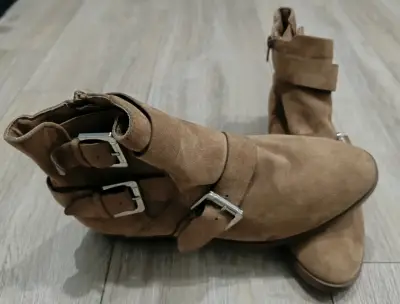 Botines de gamuza marrón con hebillas - miniatura 5