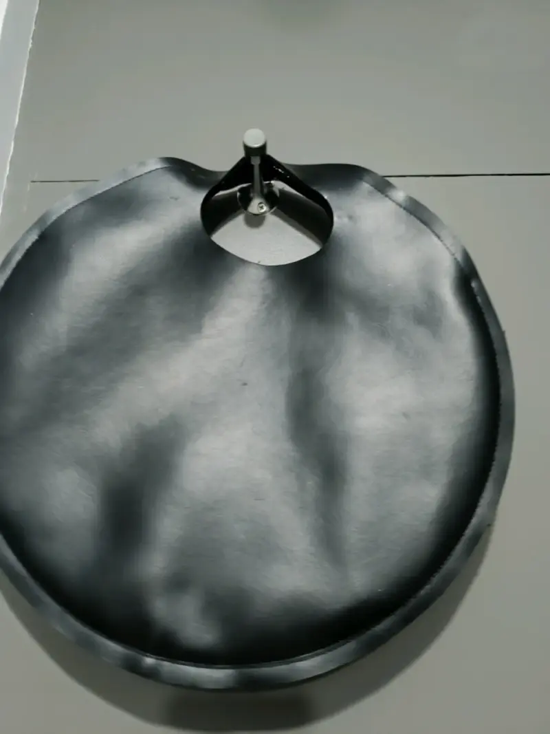 Bolso negro con diseño Underground - 2