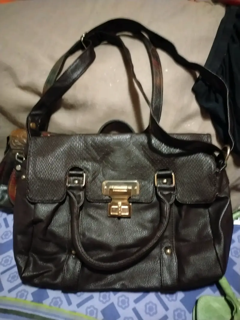 Bolso de cuero negro con correas ajustables - 2