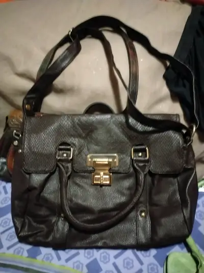 Bolso de cuero negro con correas ajustables - miniatura 2