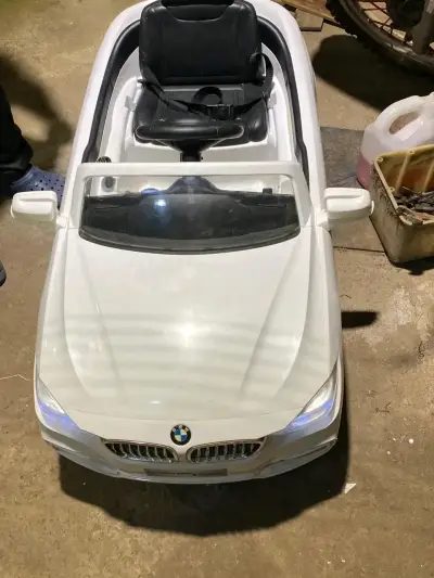 Auto eléctrico BMW blanco sin control remoto - miniatura 1