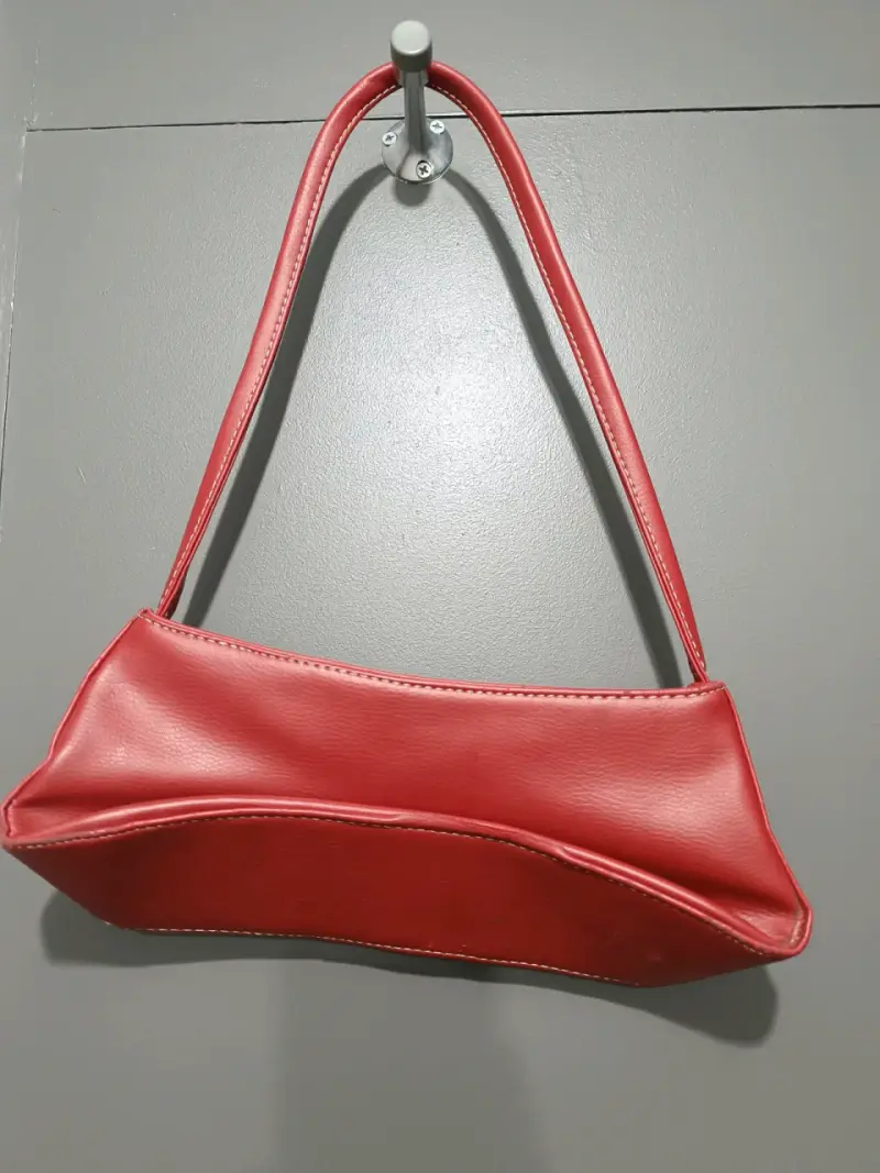 Cartera de cuero rojo y negro elegante - 2