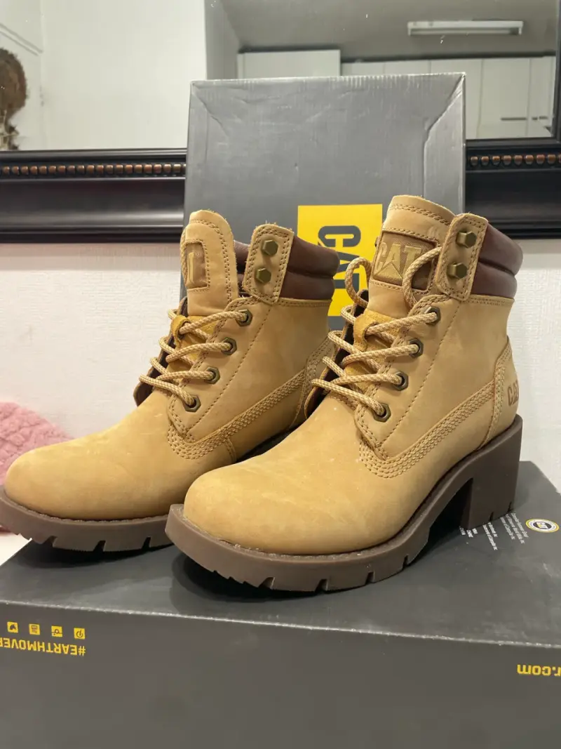 Botines Caterpillar de cuero beige - 1