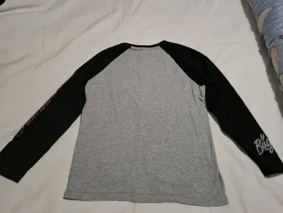Polera Looney Tunes manga larga gris y negra - miniatura 2