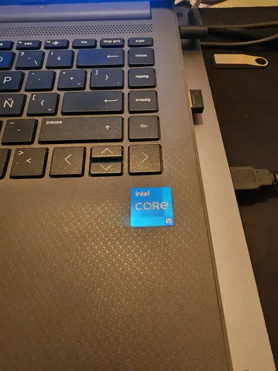 Laptop HP con pantalla de 14 pulgadas - miniatura 2