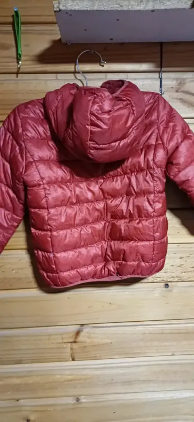 Chaqueta acolchada roja para niños - miniatura 2