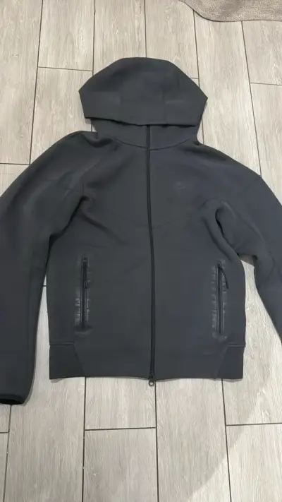 Polerón Nike Tech Original(precio negociable✅) - miniatura 1