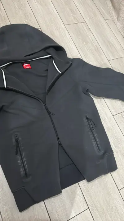 Polerón Nike Tech Original(precio negociable✅) - miniatura 4