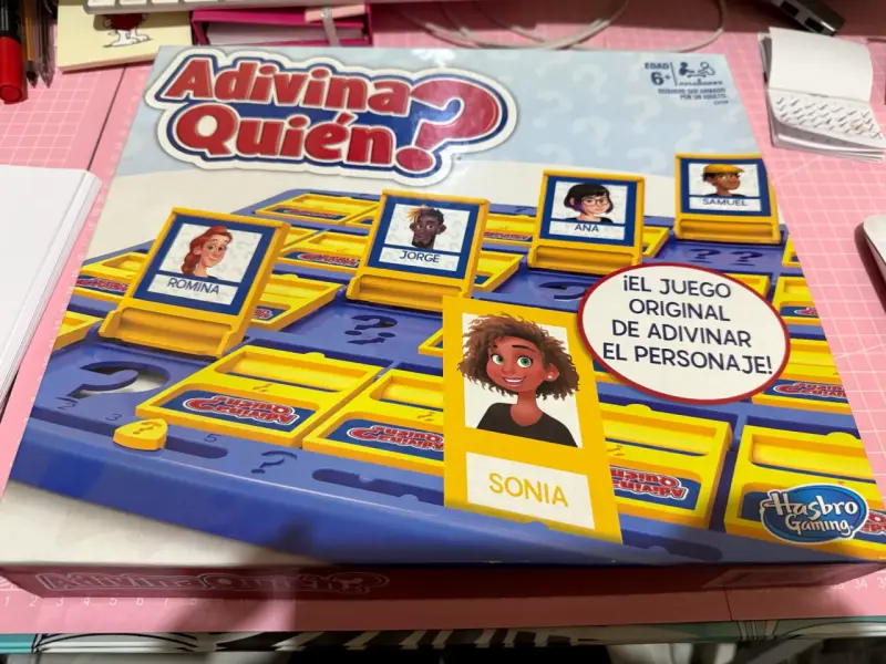 Juego de mesa Adivina Quién de Hasbro - 1