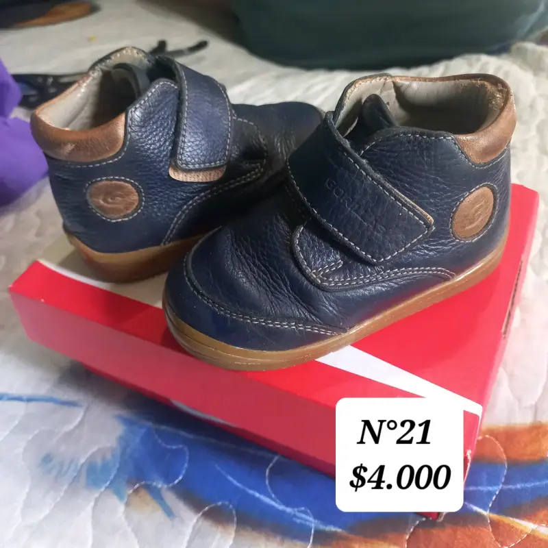 Zapatos de cuero azul para niños talla 21