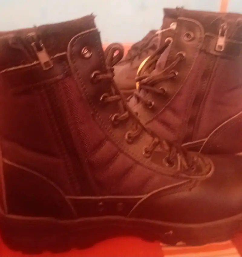 Botas tácticas negras con cierre lateral - 1