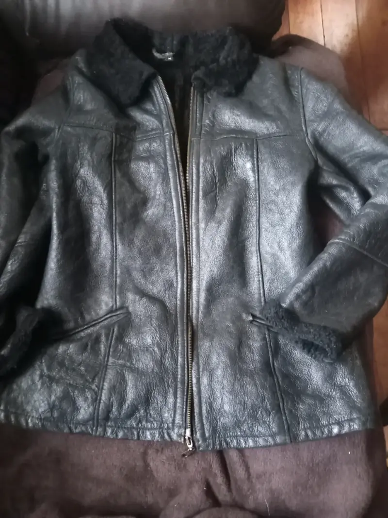 Chaqueta de cuero negra con forro de lana - 3