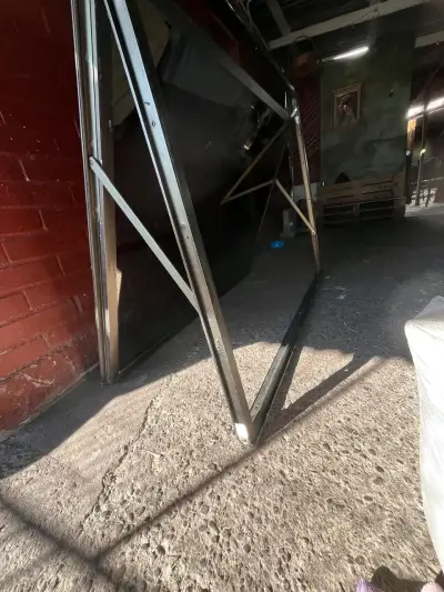 Ventana de aluminio con vidrio templado - miniatura 4