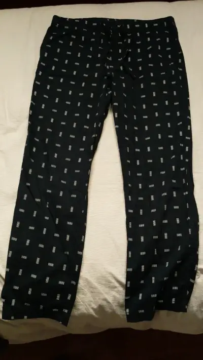 Pantalones de pijama azul marino con diseño - miniatura 1