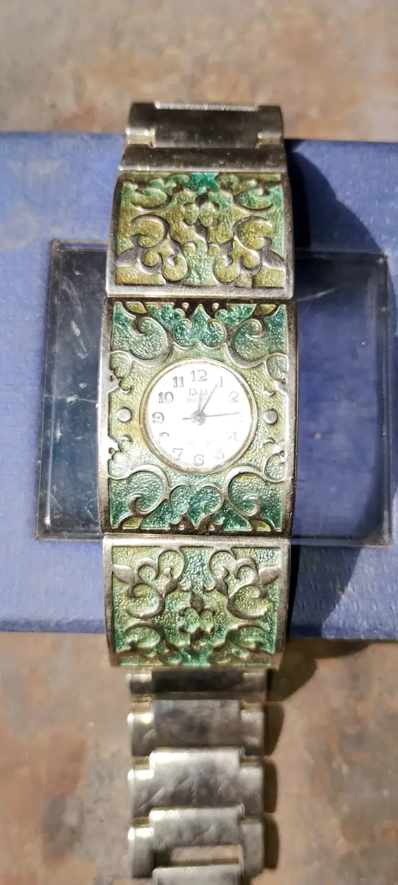 Reloj vintage con diseño floral verde - 2