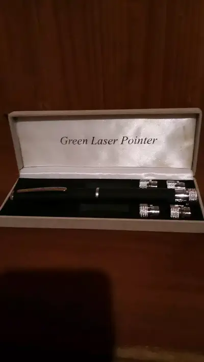 Puntero láser verde con estuche elegante - miniatura 1