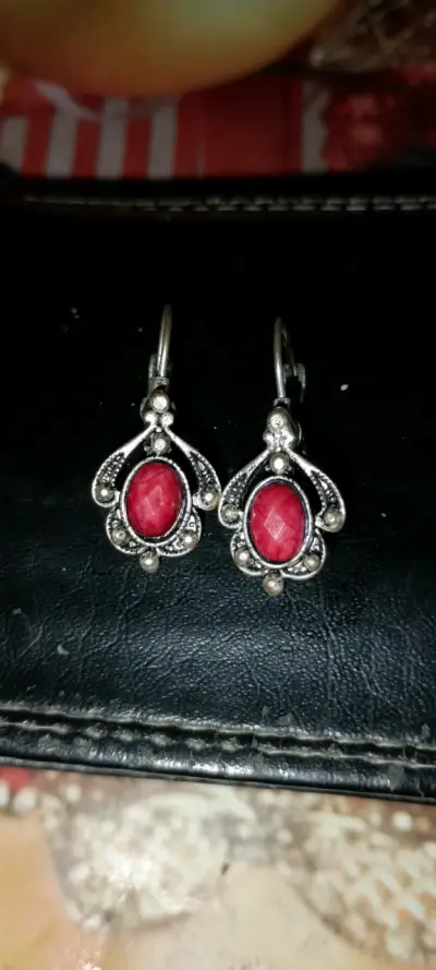 Aros vintage con piedras rojas - miniatura 2