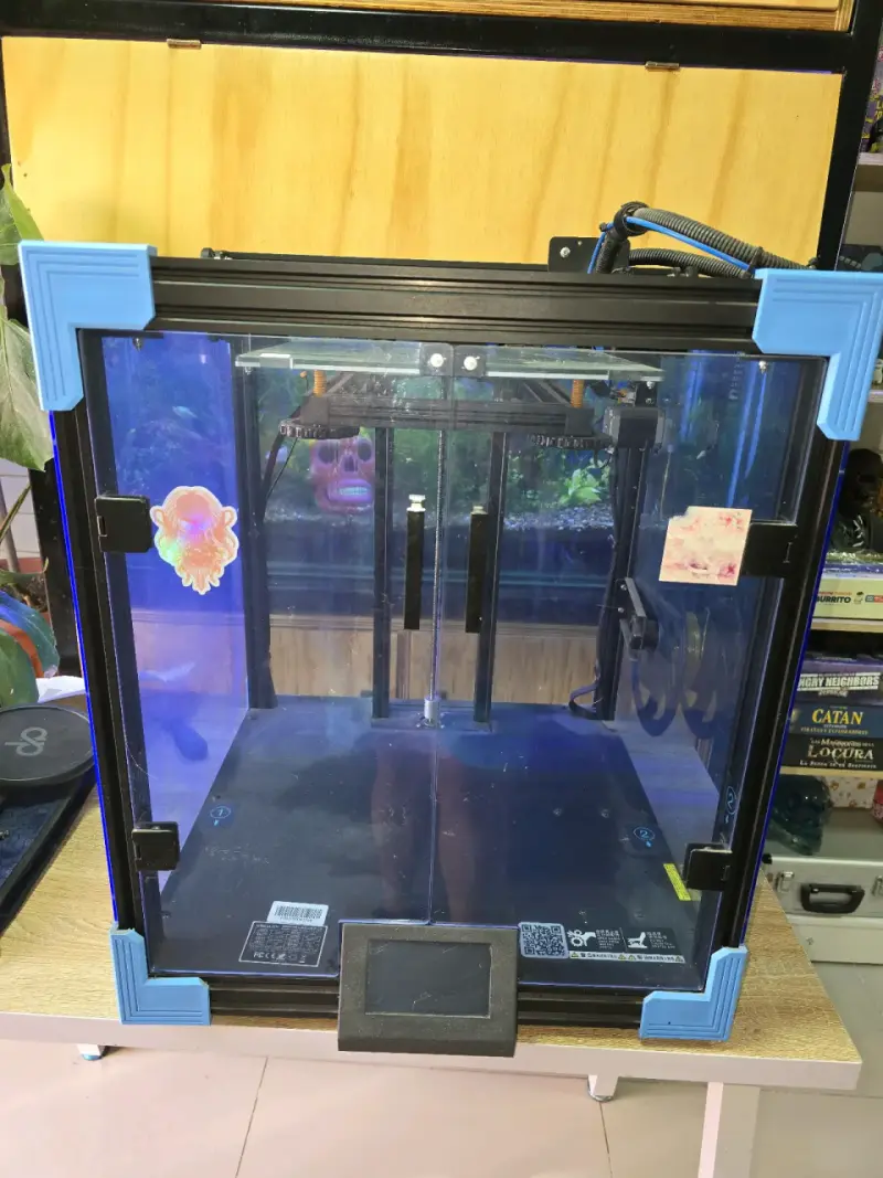 Impresora 3D con carcasa protectora - 1