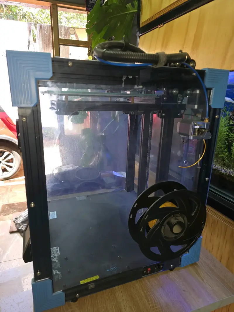 Impresora 3D con carcasa protectora - 2