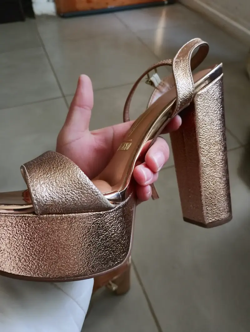 Sandalias de tacón Vizzano doradas elegantes - 3