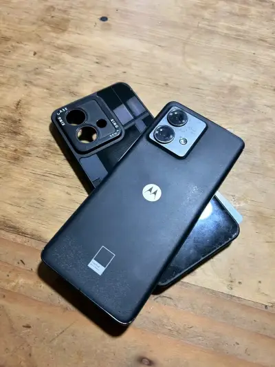 Smartphone Motorola con cámara dual - miniatura 1