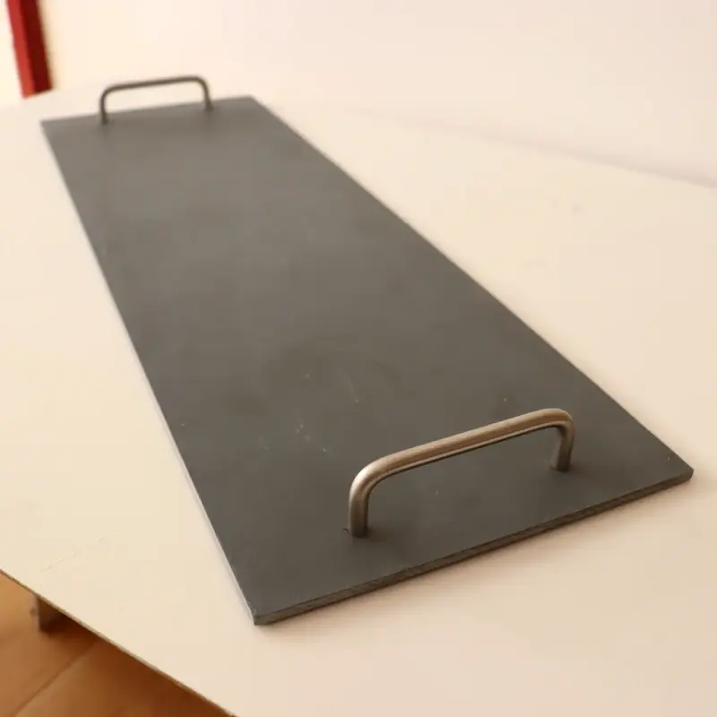 Bandeja de porcelanato con asas de acero inox.