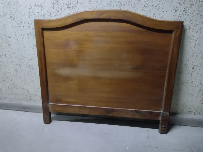 Cabecera de cama de madera clásica