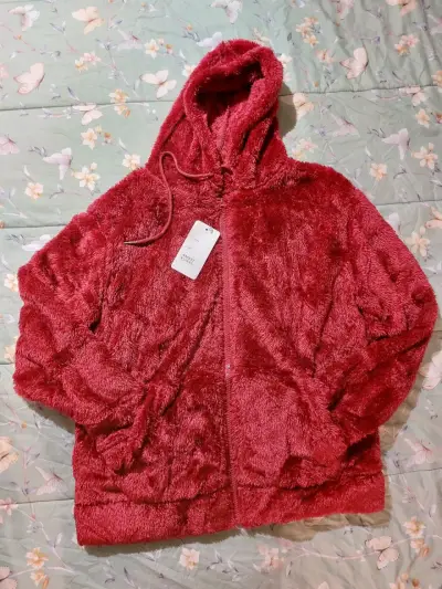 Chaqueta de felpa roja con capucha - miniatura 1