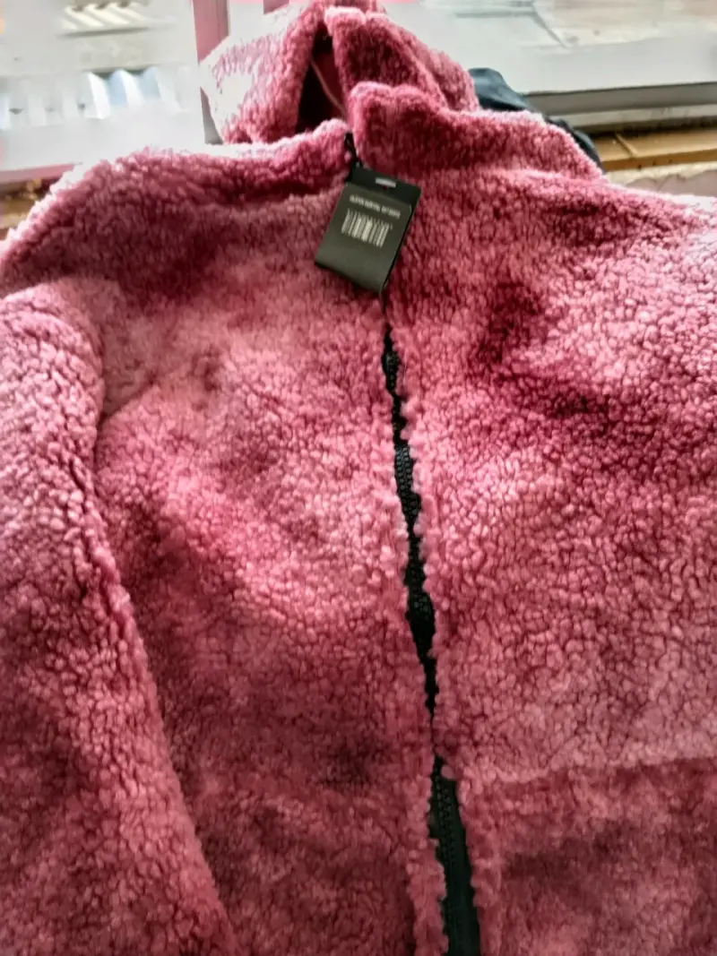 Chaqueta de lana sintética rosada con cierre - 1
