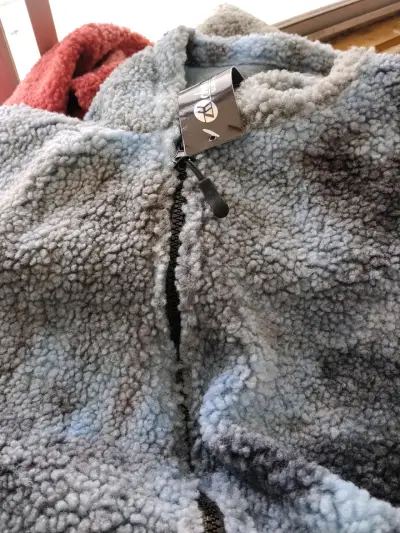 Chaqueta de lana sintética rosada con cierre - miniatura 2