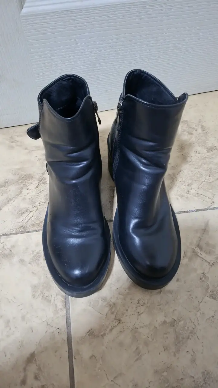 Botines de cuero negro con cierre lateral - 1