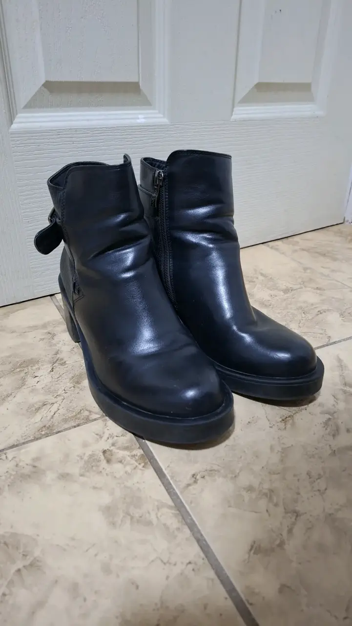 Botines de cuero negro con cierre lateral - 4