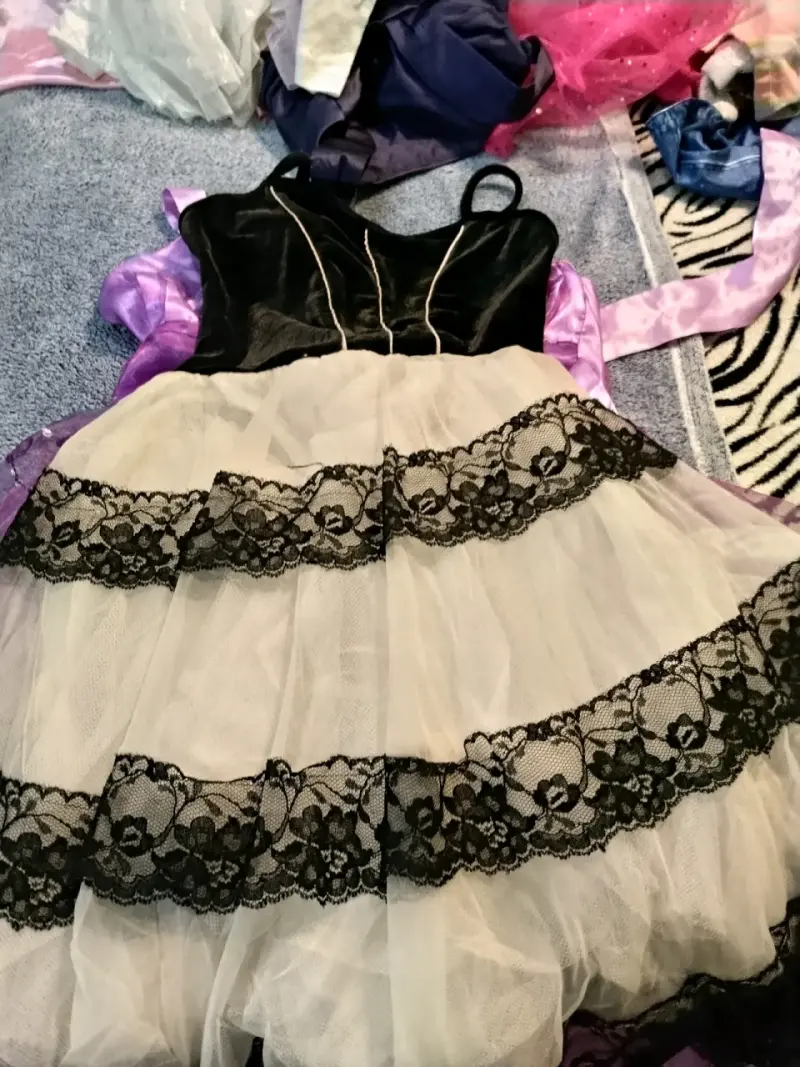 Vestido de encaje blanco y negro para niña - 1