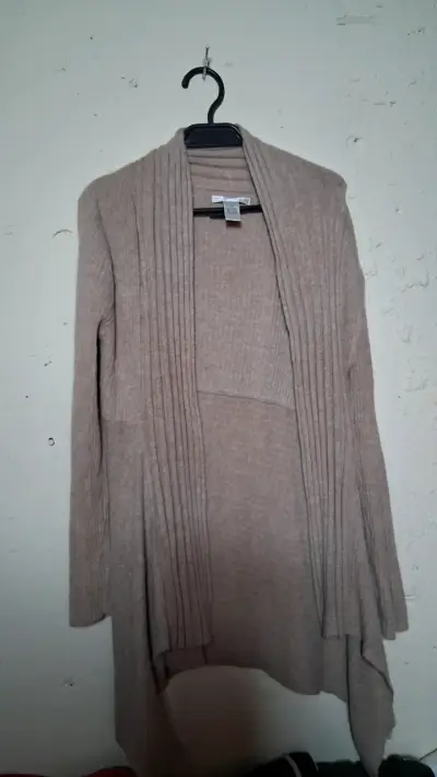 Cardigan de lana beige para mujer - miniatura 2