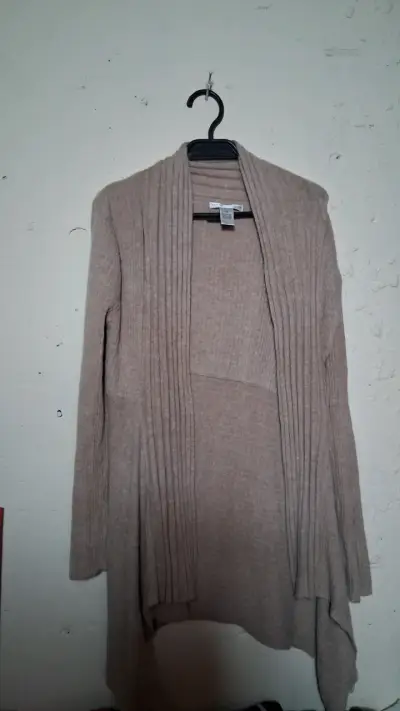 Cardigan de lana beige para mujer - miniatura 5