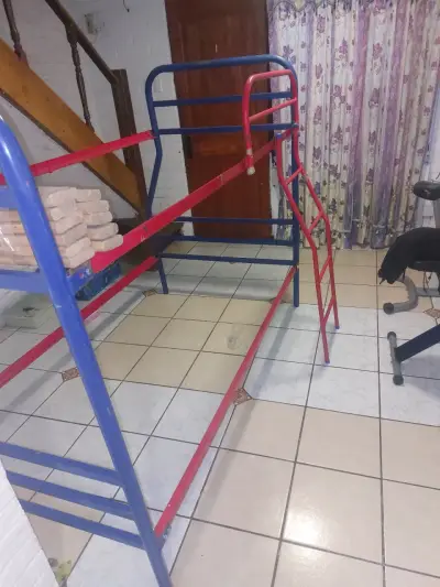 Estructura  camarote metálica azul y roja - miniatura 3