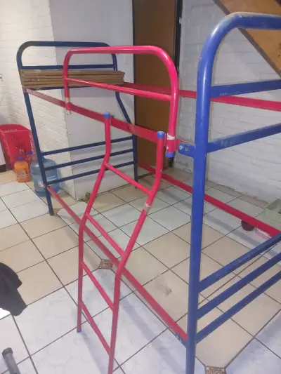 Estructura  camarote metálica azul y roja - miniatura 4