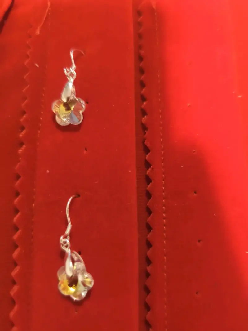 Aros colgantes de flor cristalina