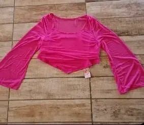 Top fucsia de manga larga acampanada