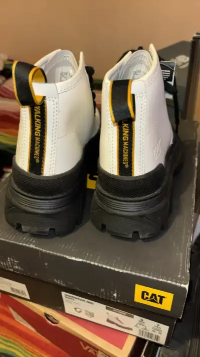 Botas blancas CAT de cuero con suela gruesa - miniatura 3