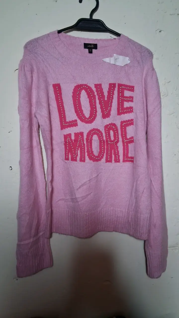 Suéter rosa con diseño 'Love More' - 3