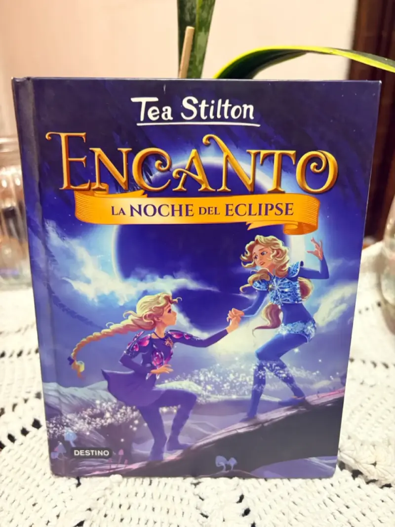 Libro Encanto: La Noche del Eclipse de Tea Stilton