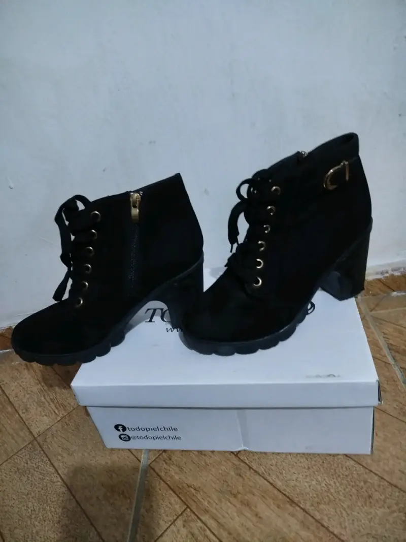 Botines negros de gamuza con tacón grueso - 1